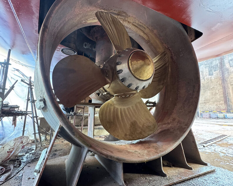 Azimuth thruster