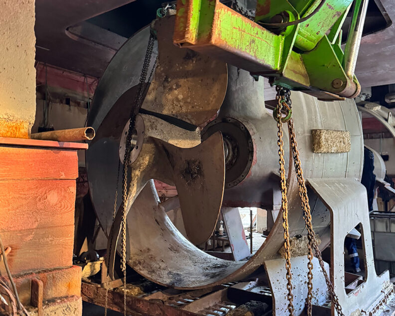 Dismantling of propeller on azimuth thruster
