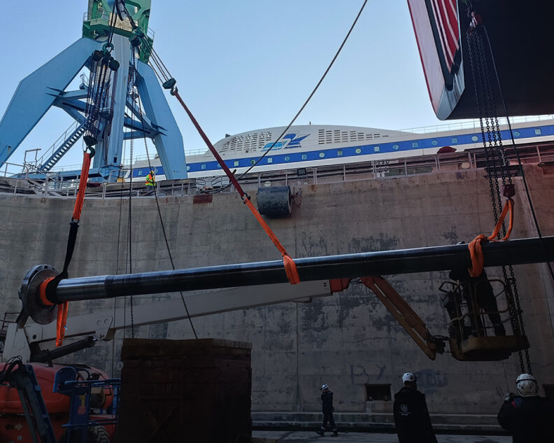 Pulling out the propeller shaft from the vessel