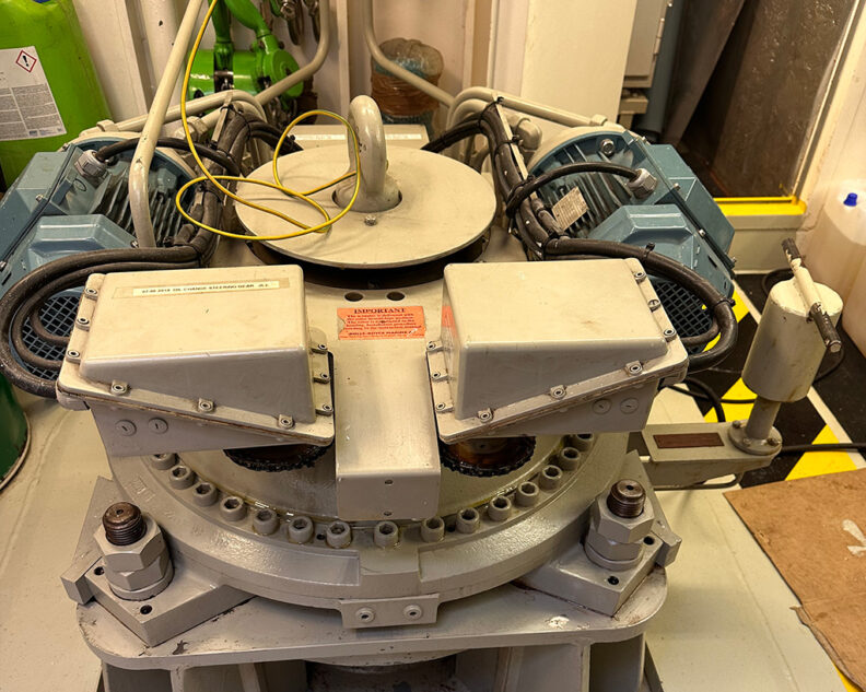 Steering gear